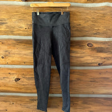 Load image into Gallery viewer, Aerie Offline Smoked Gray High Waist Seamless 7/8 Legging size M