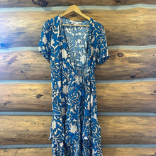 Load image into Gallery viewer, Knox Rose Women's Short Sleeve Floral Wrap Dress size M