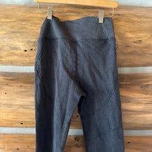 Load image into Gallery viewer, Aerie Offline Smoked Gray High Waist Seamless 7/8 Legging size M