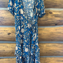 Load image into Gallery viewer, Knox Rose Women's Short Sleeve Floral Wrap Dress size M