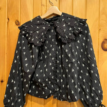 Load image into Gallery viewer, Universal Thread Balloon Long Sleeve Button-Down Shirt size Small