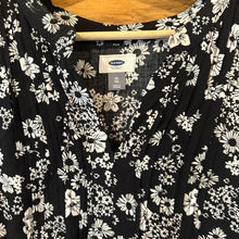 Load image into Gallery viewer, Old Navy Floral Dress size XL
