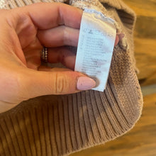 Load image into Gallery viewer, V Neck Sweatervest Houndstooth size M
