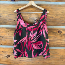 Load image into Gallery viewer, Time and Tru Floral Tank size XXXL
