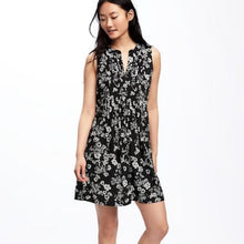Load image into Gallery viewer, Old Navy Floral Dress size XL
