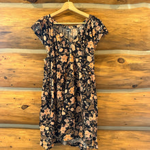 Load image into Gallery viewer, Old Navy Floral Dress size Large
