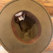 Load image into Gallery viewer, Free People Beaumont Suede Band Felt Hat
