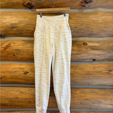 Load image into Gallery viewer, Old Navy High-Waisted Powersoft 7/8 Leggings size M
