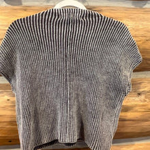 Load image into Gallery viewer, Leela &amp; Lavender Short Sleeve Cropped Sweater size S/M
