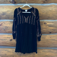 Load image into Gallery viewer, Knox Rose Embroidered Women’s Black Dress size Medium
