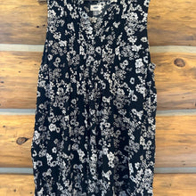 Load image into Gallery viewer, Old Navy Floral Dress size XL
