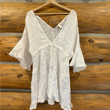 Load image into Gallery viewer, NWT Cynthia Rowley 100% Linen Swimsuit Coverup size S
