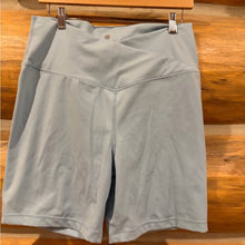 Load image into Gallery viewer, Yogalicous Biker Shorts size XXL
