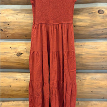 Load image into Gallery viewer, Zesica Smocked Rust Midi Dress size M

