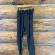 Load image into Gallery viewer, Athleta Skyline Pants size 2

