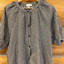 Load image into Gallery viewer, Evereve Gingham Button Down Blouse size M
