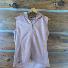 Load image into Gallery viewer, Storm Creek Ladies Curator Diamond Knit Vest size Large
