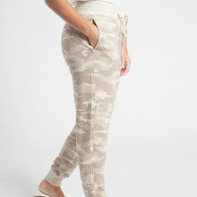 Load image into Gallery viewer, Athleta Balance Printed Camo Oatmeal Heather Jogger size L
