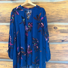 Load image into Gallery viewer, Free People Tree Swing Tunic size S
