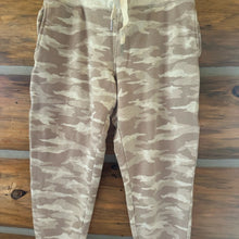 Load image into Gallery viewer, Athleta Balance Printed Camo Oatmeal Heather Jogger size L
