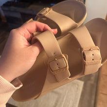 Load image into Gallery viewer, NWT Holster Sundreamer Tan Slides size 41
