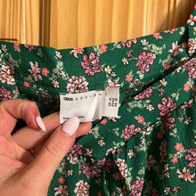 Load image into Gallery viewer, ASOS DESIGN Tiered Trapeze Mini Smock Dress In Green Floral Print size Large
