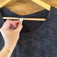 Load image into Gallery viewer, Lululemon Miles Ahead Short Sleeve Camo size 6
