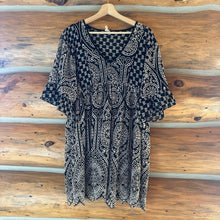 Load image into Gallery viewer, Anthropologie Akemi &amp; Kin Brooke Eyelet Dress size 4
