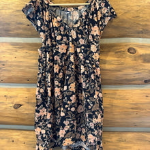 Load image into Gallery viewer, Old Navy Floral Dress size Large
