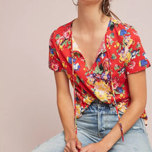 Load image into Gallery viewer, Anthropologie Maeve Camiseta Clemente Floral size XS

