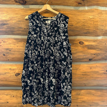 Load image into Gallery viewer, Old Navy Floral Dress size XL
