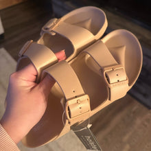 Load image into Gallery viewer, NWT Holster Sundreamer Tan Slide size 42
