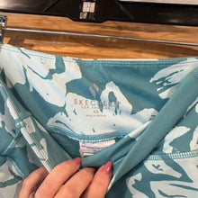 Load image into Gallery viewer, Sketchers Athletic Tropical Skort size XS
