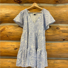 Load image into Gallery viewer, Universal Thread Flutter Mini Dress size M
