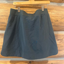 Load image into Gallery viewer, 32 Degrees Women’s Athletic Skort size S

