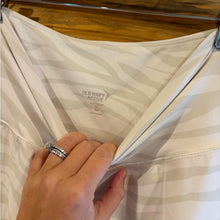 Load image into Gallery viewer, Old Navy High-Waisted Powersoft 7/8 Leggings size M
