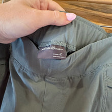 Load image into Gallery viewer, Eddie Bauer Green Athletic Pants
