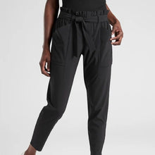 Load image into Gallery viewer, Athleta Skyline Pants size 2
