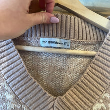 Load image into Gallery viewer, V Neck Sweatervest Houndstooth size M
