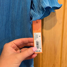 Load image into Gallery viewer, Colsie Loungewear Top size Small
