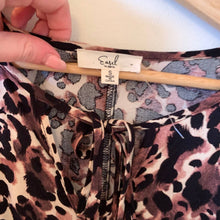 Load image into Gallery viewer, Easel Dress size Small
