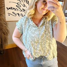 Load image into Gallery viewer, Buffalo David Bitton Floral Top size XXL
