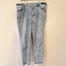 Load image into Gallery viewer, Wild Fable High Rise Jeans size 16
