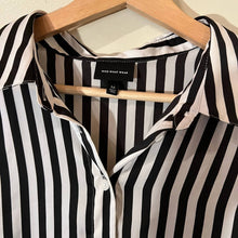 Load image into Gallery viewer, Who What Wear Striped Button Down size Medium
