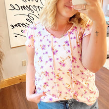 Load image into Gallery viewer, NWT Honeyme Floral Top size Small
