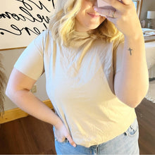 Load image into Gallery viewer, Old Navy Basic Tee size Small

