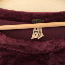 Load image into Gallery viewer, Free People Milan Velvet Pullover sz XS
