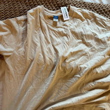 Load image into Gallery viewer, Old Navy Basic Tee size Small
