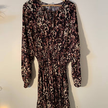 Load image into Gallery viewer, Easel Dress size Small
