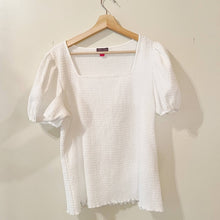 Load image into Gallery viewer, Vince Camuto White Top size Large
